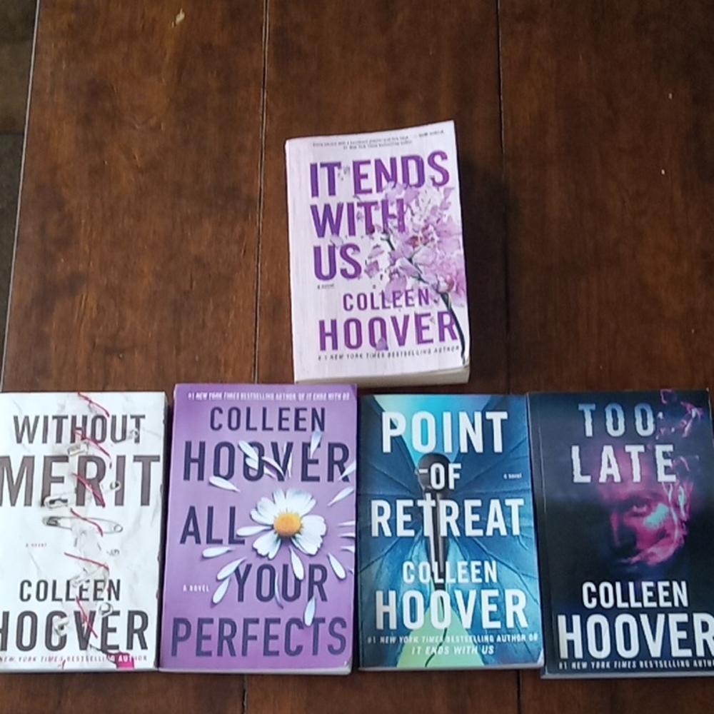 5 Colleen Hoover paperbacks